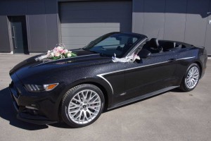 mustang-allgaeu-hochzeitsautos-rosen-2